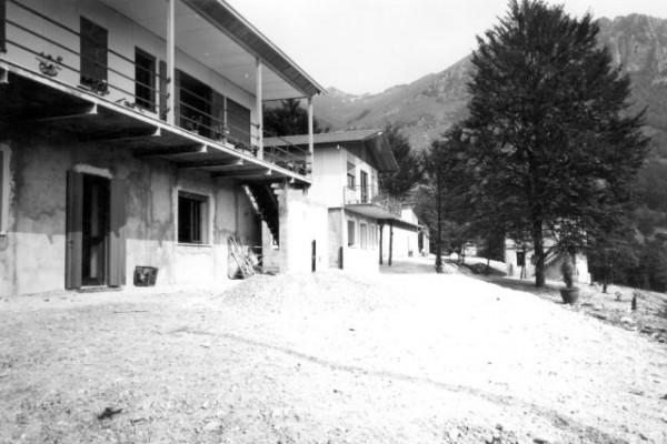 1967, estate - costruzione villaggio a Bosco D