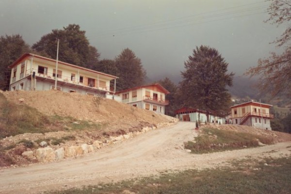 1967, estate - costruzione villaggio a Bosco F