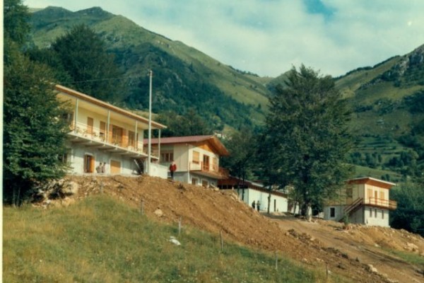 1967, estate - costruzione villaggio a Bosco H